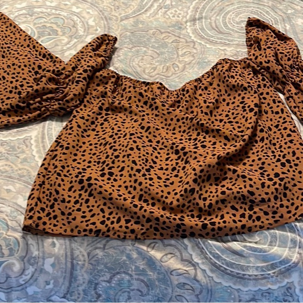 Leopard print off the shoulder angel sleeves blouse size XL
